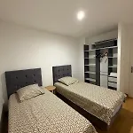 Maison 4 Chambres, Piscine Et 2 Places Parkings Prives Fermes 別荘 *