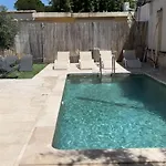 Vakantiehuis Maison 4 Chambres, Piscine Et 2 Places Parkings Prives Fermes