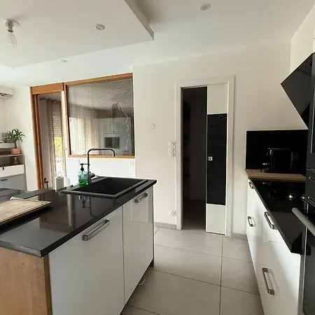 Hébergement de vacances Maison 4 Chambres, Piscine Et Parking Privé