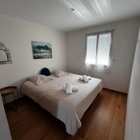 Maison 4 Chambres, Piscine Et Parking Privé Hébergement de vacances *