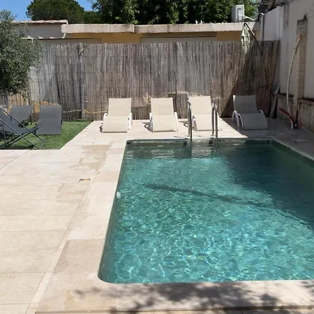 Casa de Férias Maison 4 Chambres, Piscine Et 2 Places Parkings Prives Fermes