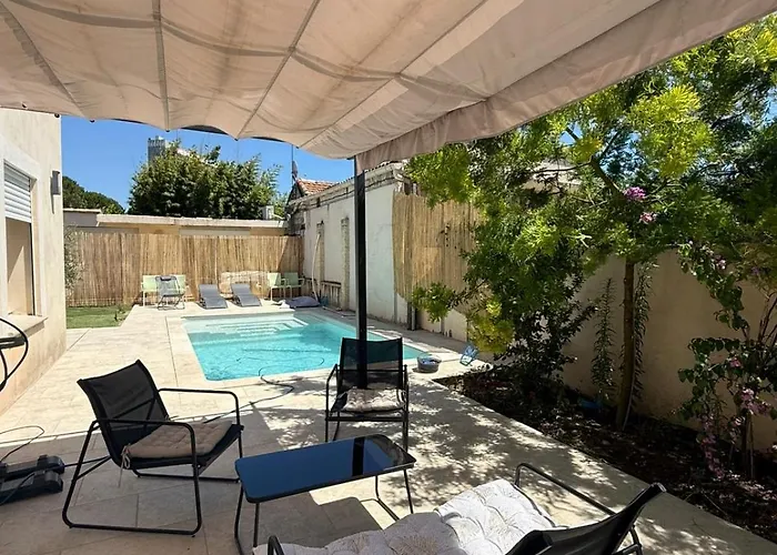 Maison 4 Chambres, Piscine Et 2 Places Parkings Prives Fermes * Nîmes
