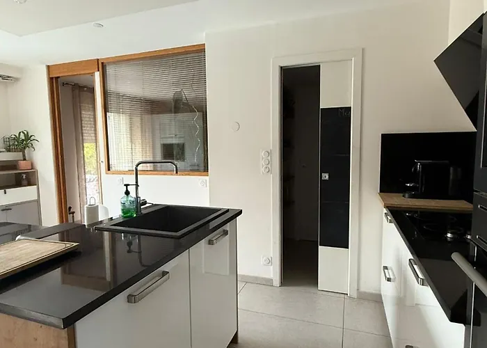 Tatil Evi Maison 4 Chambres, Piscine Et 2 Places Parkings Prives Fermes
